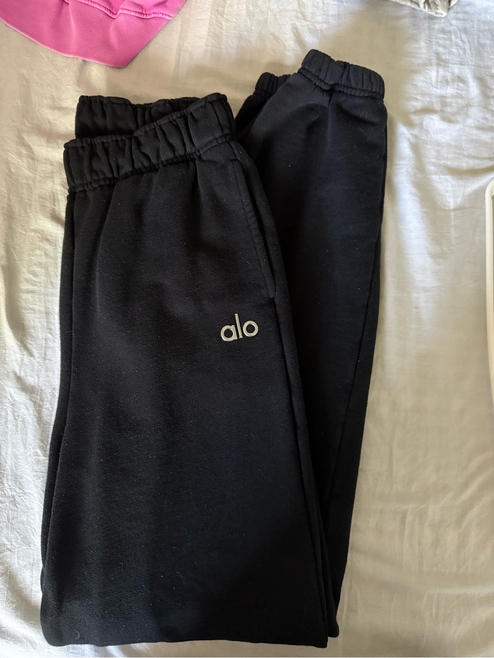 ALO women’s sweat pants. Tag is cut out.